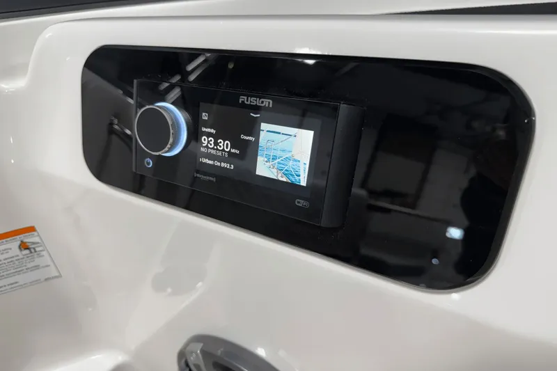 Slide: The Image of Sea Ray SDX 250 2025 - 89
