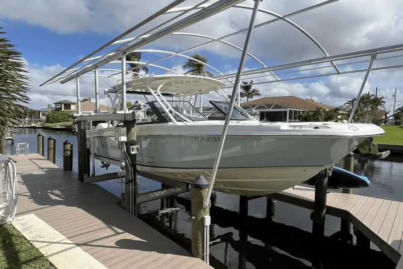 Slide: The Image of Boston Whaler 270 Vantage 2016 - 0