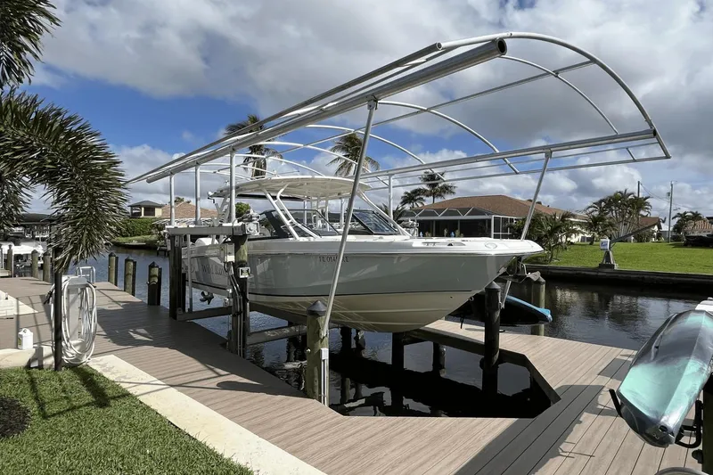 Slide: The Image of Boston Whaler 270 Vantage 2016 - 1