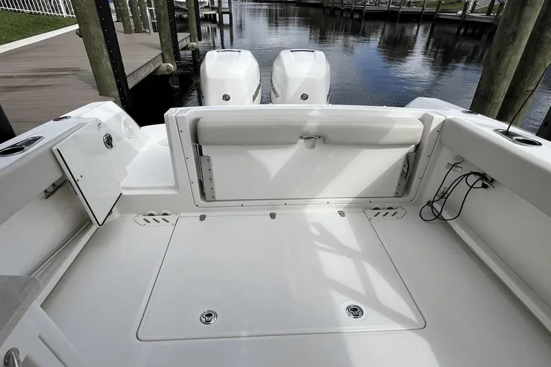 Slide: The Image of Boston Whaler 270 Vantage 2016 - 11