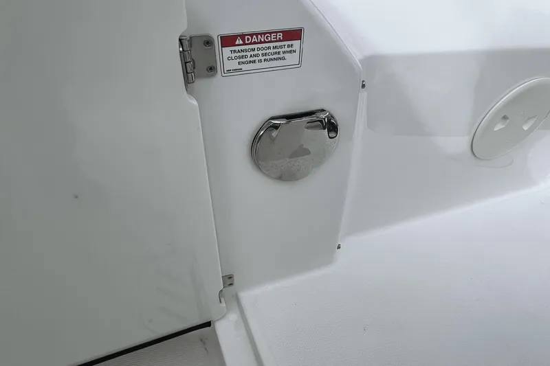 Slide: The Image of Boston Whaler 270 Vantage 2016 - 15