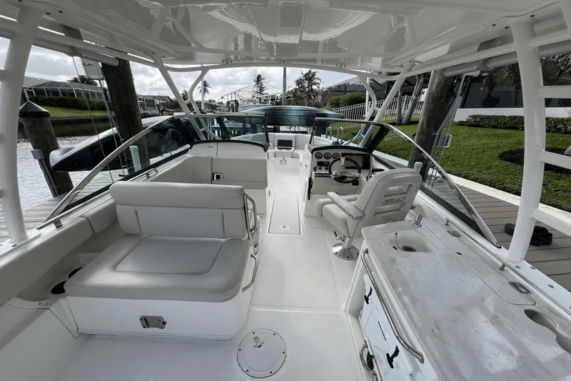 Slide: The Image of Boston Whaler 270 Vantage 2016 - 17