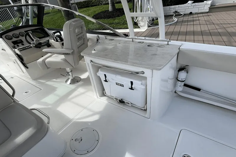 Slide: The Image of Boston Whaler 270 Vantage 2016 - 19