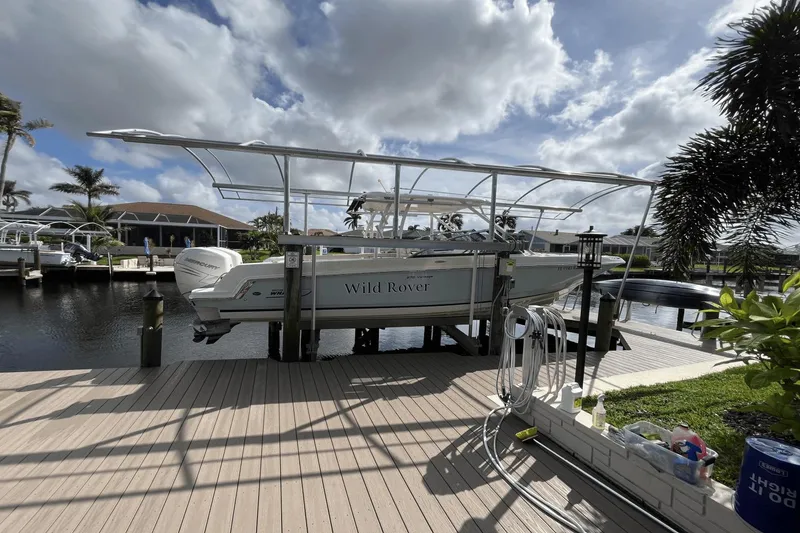 Slide: The Image of Boston Whaler 270 Vantage 2016 - 2