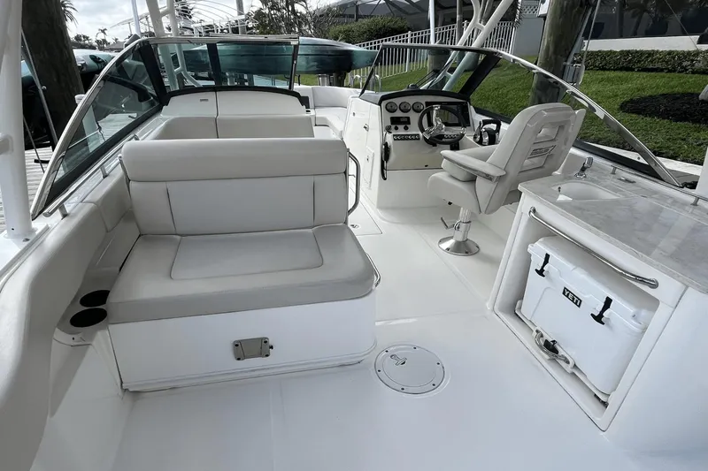 Slide: The Image of Boston Whaler 270 Vantage 2016 - 22