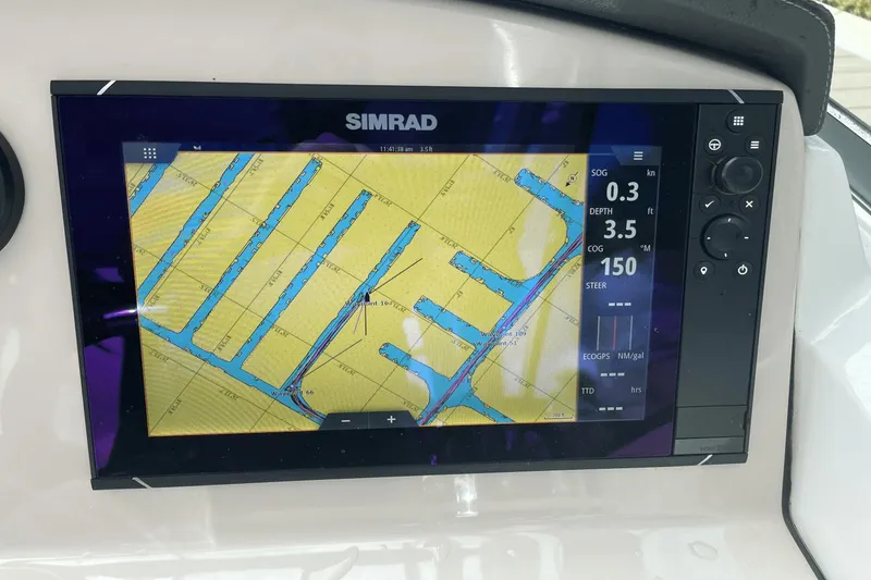 Slide: The Image of Boston Whaler 270 Vantage 2016 - 25