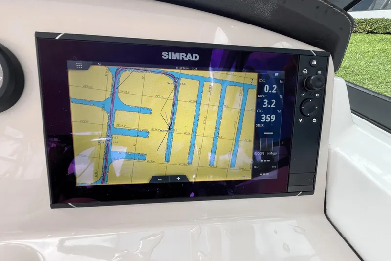 Slide: The Image of Boston Whaler 270 Vantage 2016 - 26