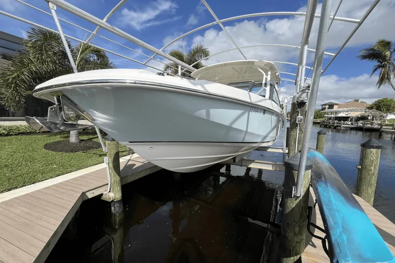 Slide: The Image of Boston Whaler 270 Vantage 2016 - 3