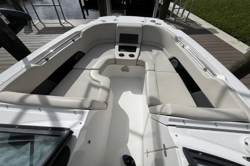 Slide: The Image of Boston Whaler 270 Vantage 2016 - 31