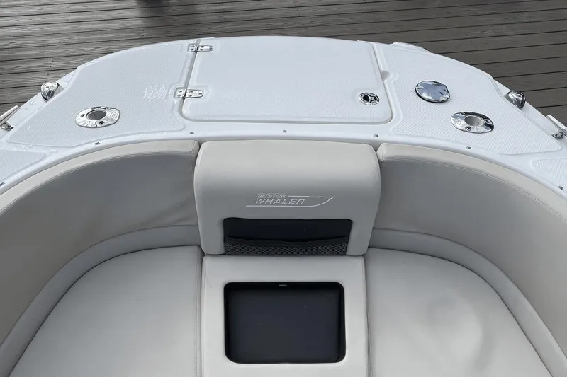Slide: The Image of Boston Whaler 270 Vantage 2016 - 33