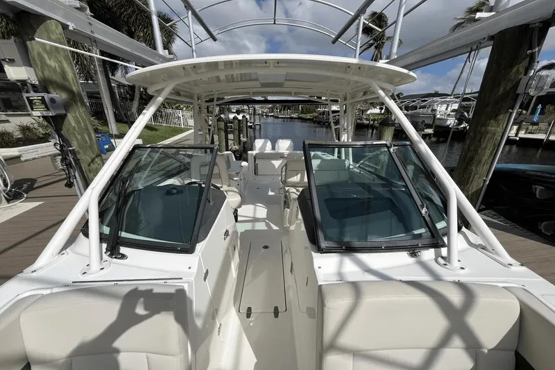 Slide: The Image of Boston Whaler 270 Vantage 2016 - 35