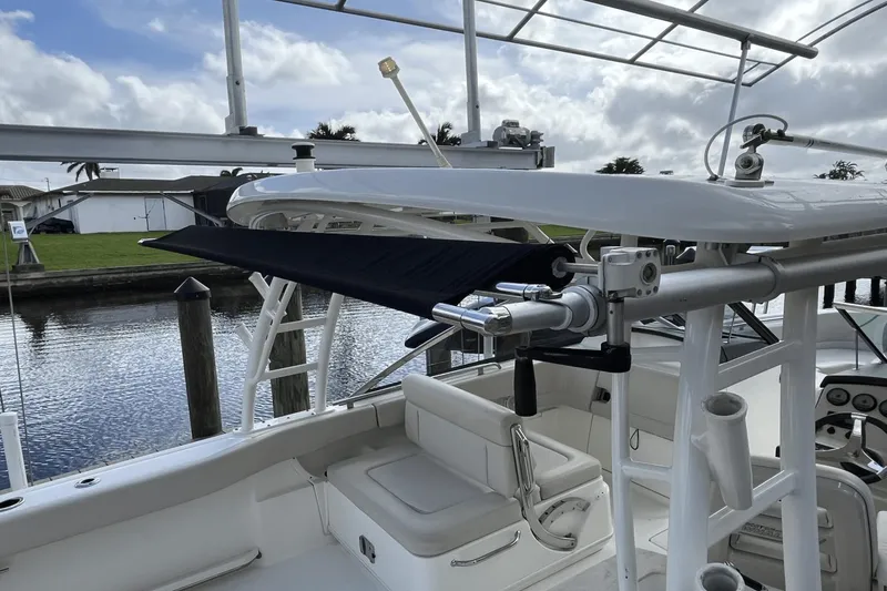 Slide: The Image of Boston Whaler 270 Vantage 2016 - 37