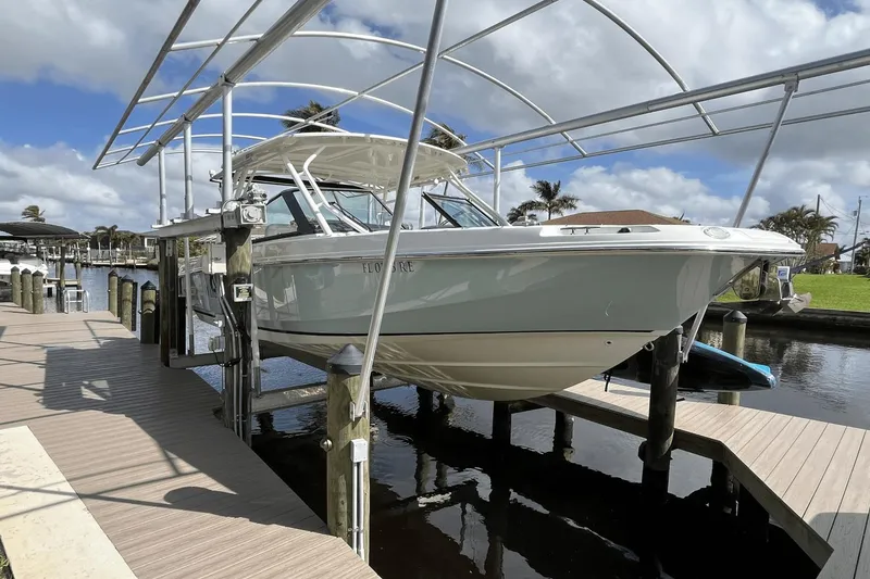 Slide: The Image of Boston Whaler 270 Vantage 2016 - 4
