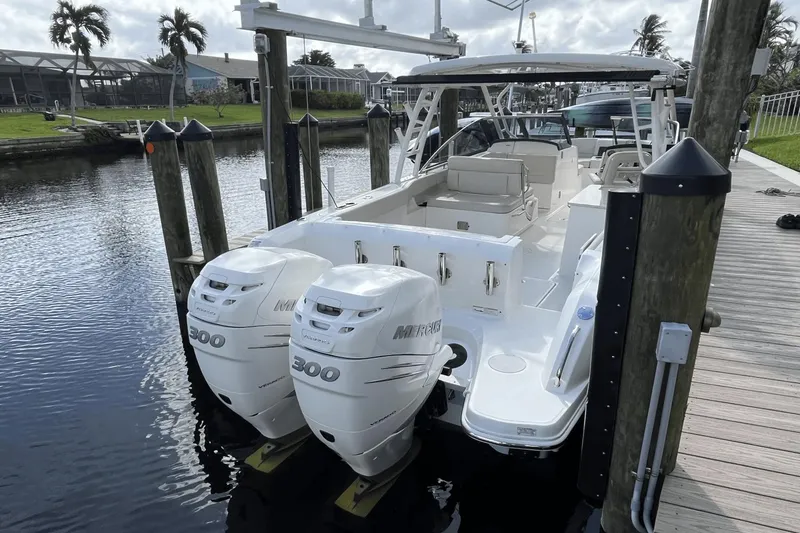 Slide: The Image of Boston Whaler 270 Vantage 2016 - 5