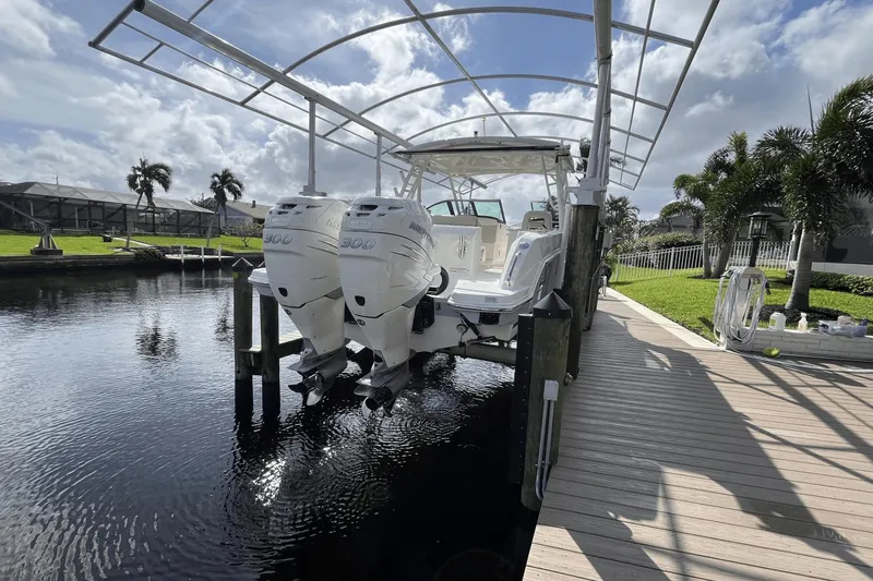 Slide: The Image of Boston Whaler 270 Vantage 2016 - 7