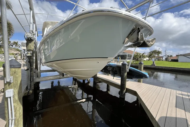 Slide: The Image of Boston Whaler 270 Vantage 2016 - 8