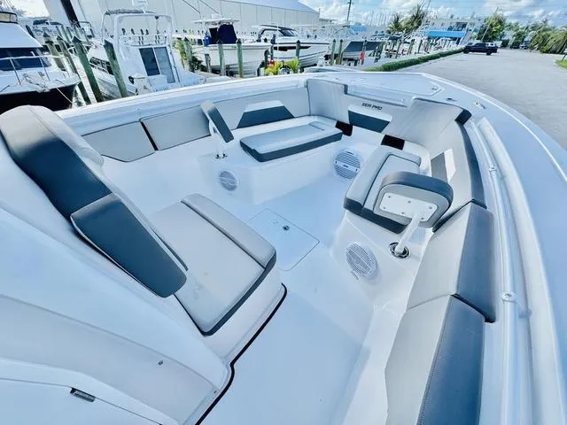 Slide: The Image of Sea Pro 292 DLX CENTER CONSOLE 292DLX 292CC 292 CC 2025 - 17