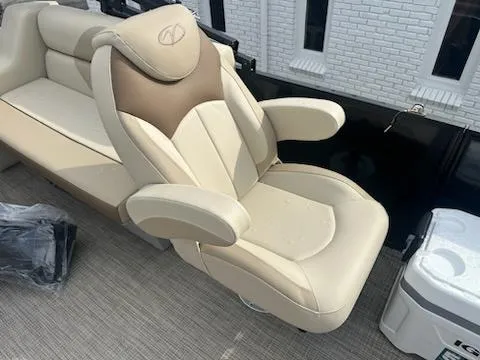 Slide: The Image of Veranda Vista 20 RC 2025 - 11