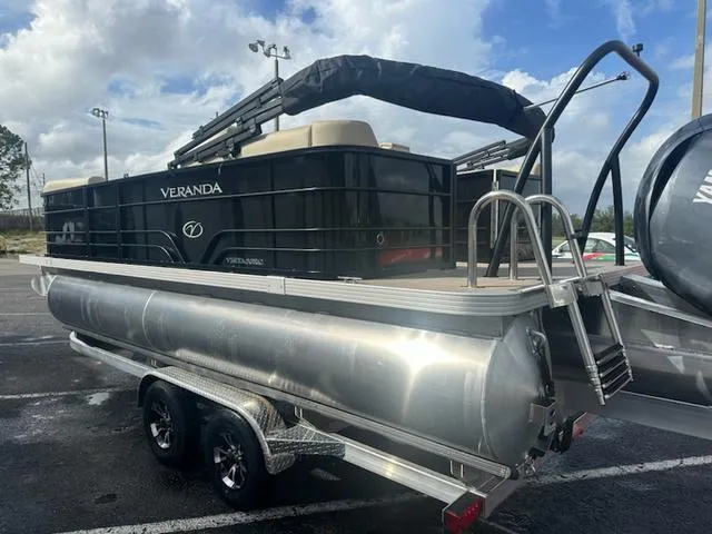 Slide: The Image of Veranda Vista 20 RC 2025 - 4