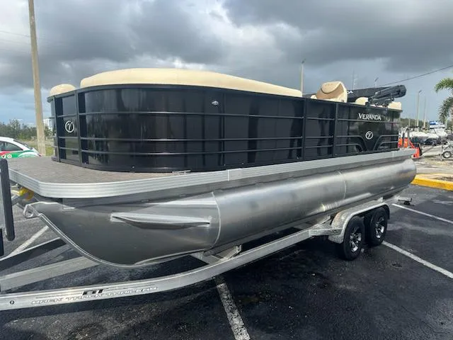 Slide: The Image of Veranda Vista 20 RC 2025 - 5