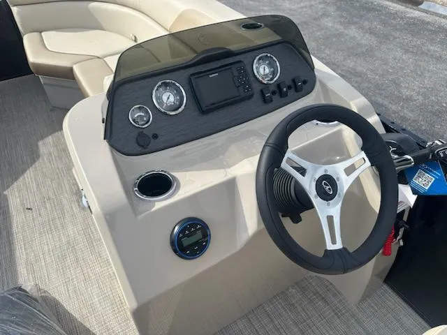 Slide: The Image of Veranda Vista 20 RC 2025 - 9