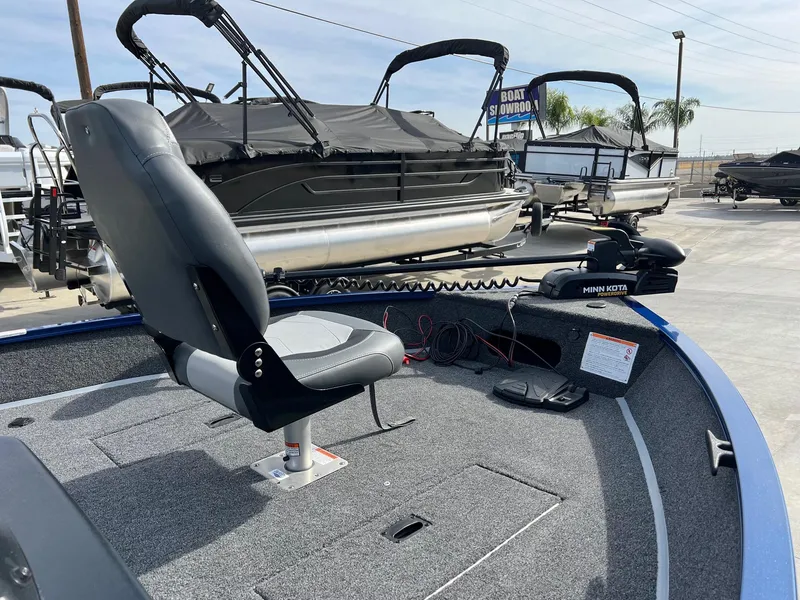 Slide: The Image of Lowe Fishing Machine 1675SC 2025 - 12