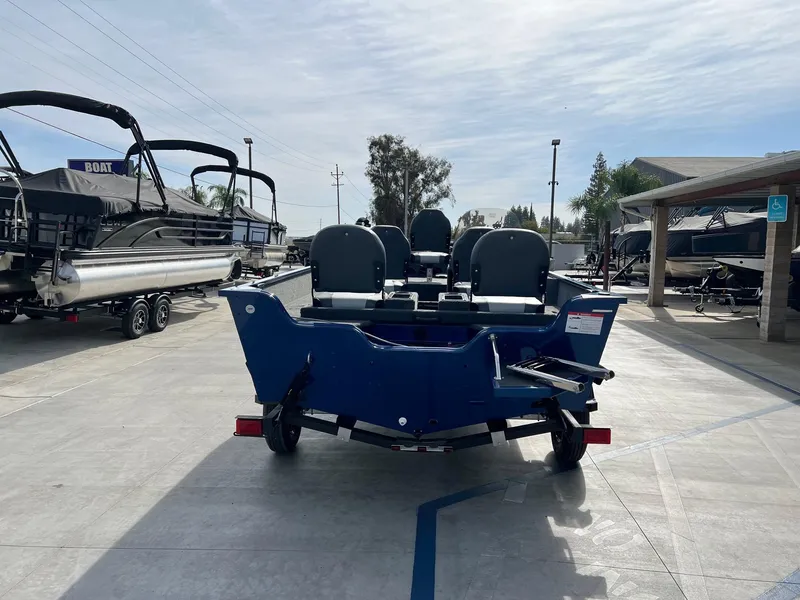 Slide: The Image of Lowe Fishing Machine 1675SC 2025 - 3