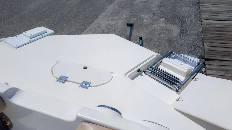Slide: The Image of 2017 NauticStar 203 SC boat deck with folded ladder and hatch. - 10