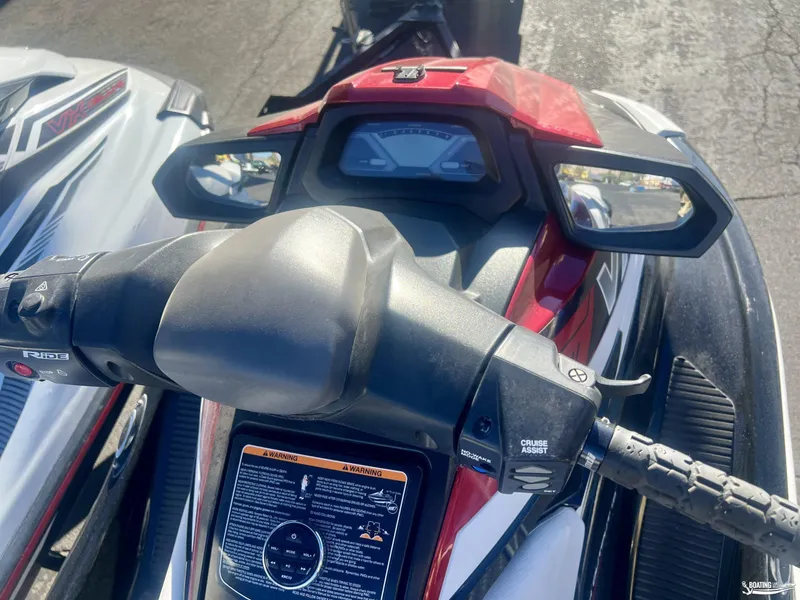 Slide: The Image of 2018 Yamaha WaveRunner VX Cruiser/Limited dashboard and controls, close-up view. - 7