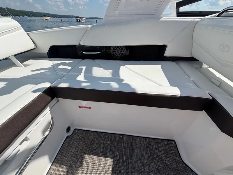 Slide: The Image of Cobalt R6 Surf 2025 - 419