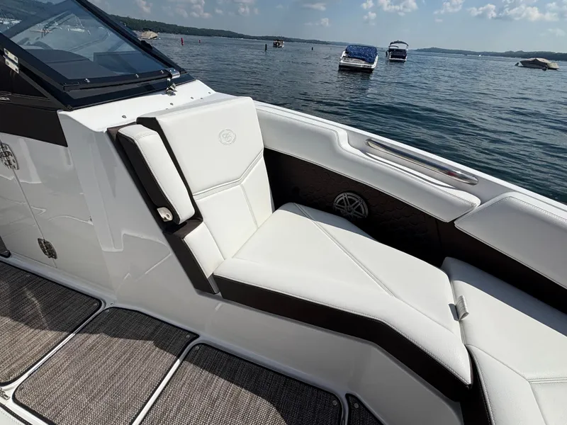 Slide: The Image of Cobalt R6 Surf 2025 - 427