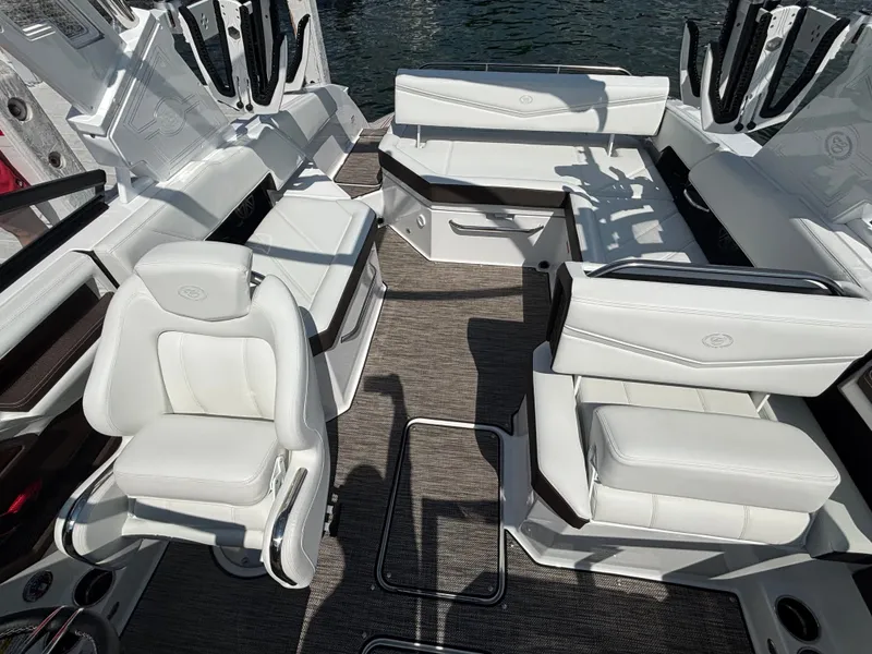 Slide: The Image of Cobalt R6 Surf 2025 - 462