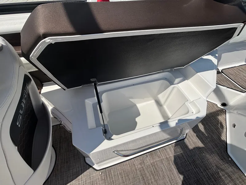 Slide: The Image of Cobalt R6 Surf 2025 - 463