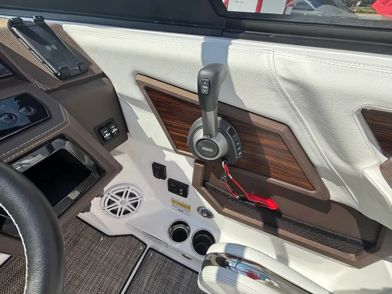 Slide: The Image of Cobalt R6 Surf 2025 - 425