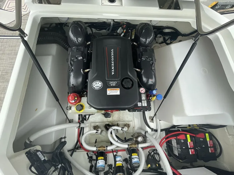 Slide: The Image of Cobalt R6 Surf 2025 - 431