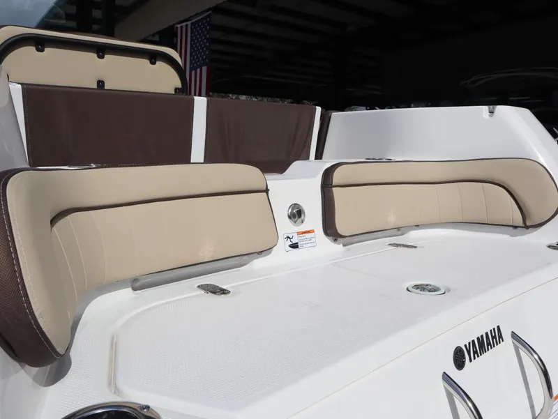 Slide: The Image of Yamaha 255 FISH SPT H 2025 - 10