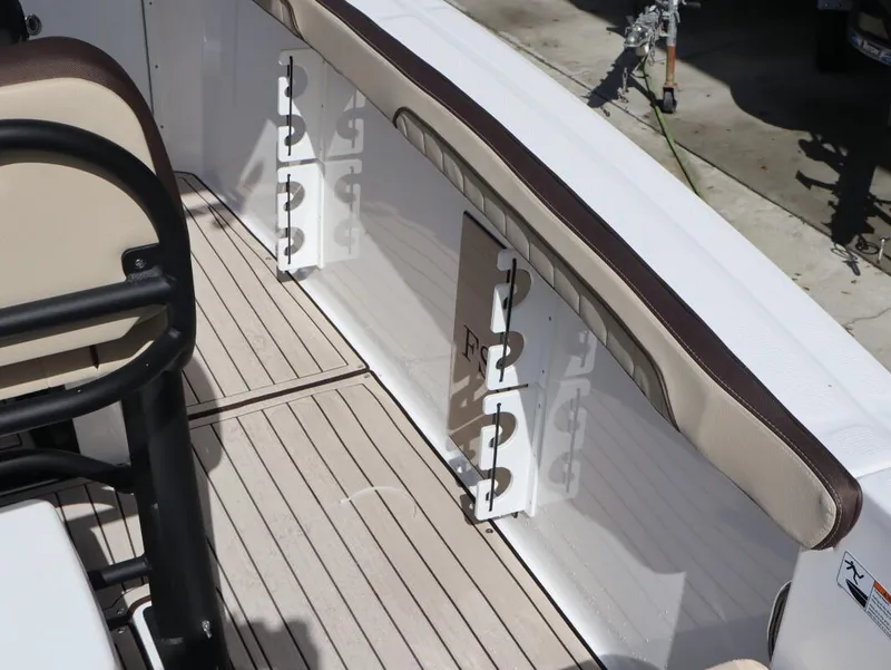 Slide: The Image of Yamaha 255 FISH SPT H 2025 - 18