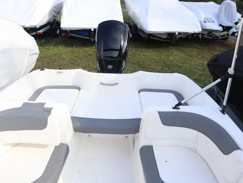 Slide: The Image of Bayliner Element E16 2025 - 10