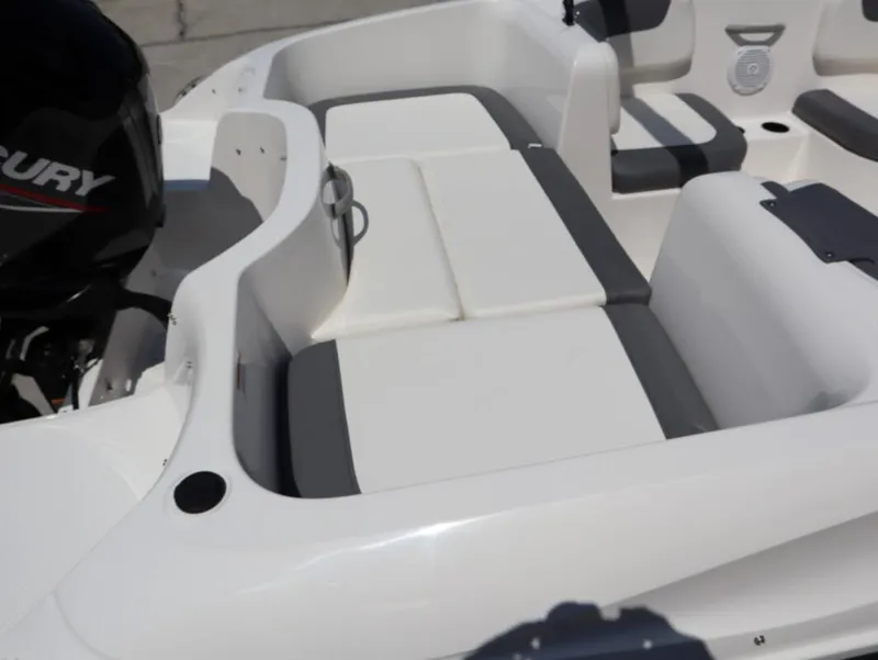 Slide: The Image of Bayliner Element E16 2025 - 12