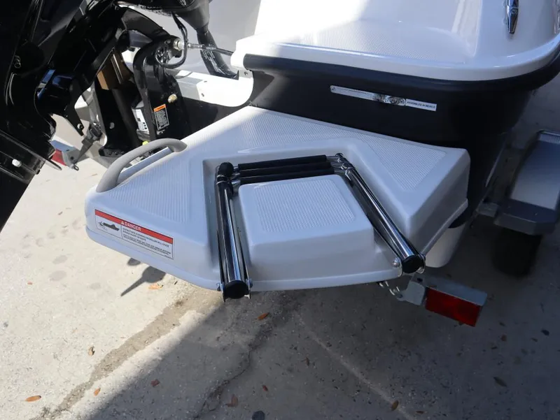 Slide: The Image of Bayliner Element E16 2025 - 19