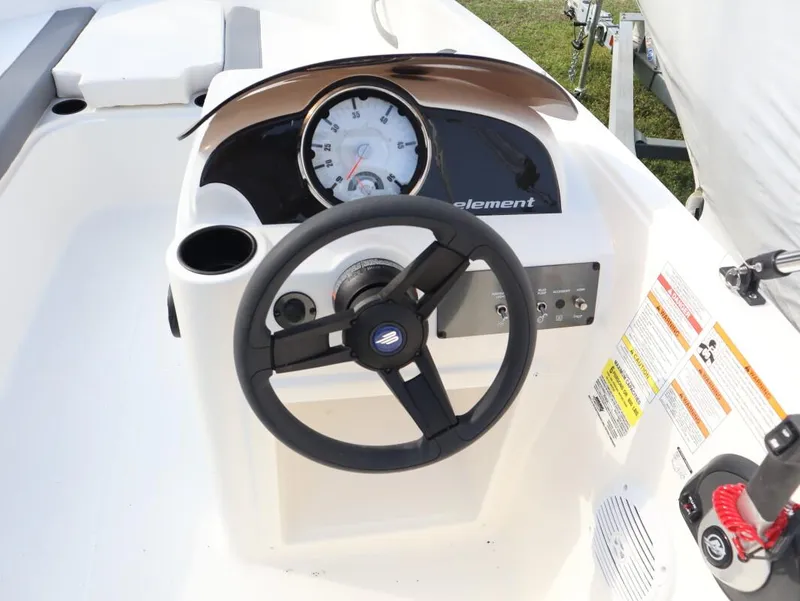 Slide: The Image of Bayliner Element E16 2025 - 5