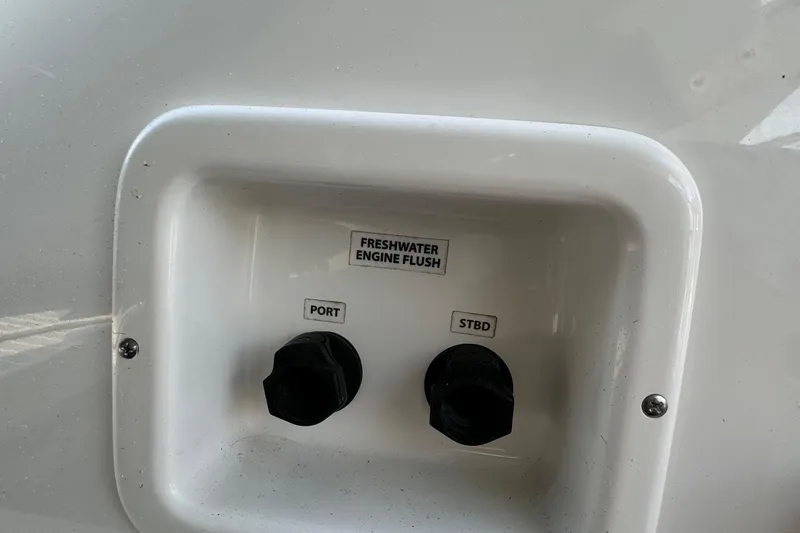 Slide: The Image of Freshwater engine flush panel on 2018 Formula 310SS boat, featuring port and starboard controls. - 41