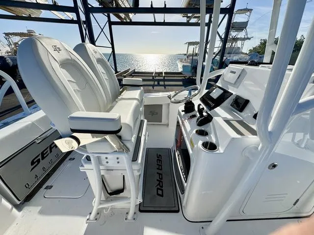 Slide: The Image of Sea Pro 222 Center Console 222CC 222 CC 2025 - 12