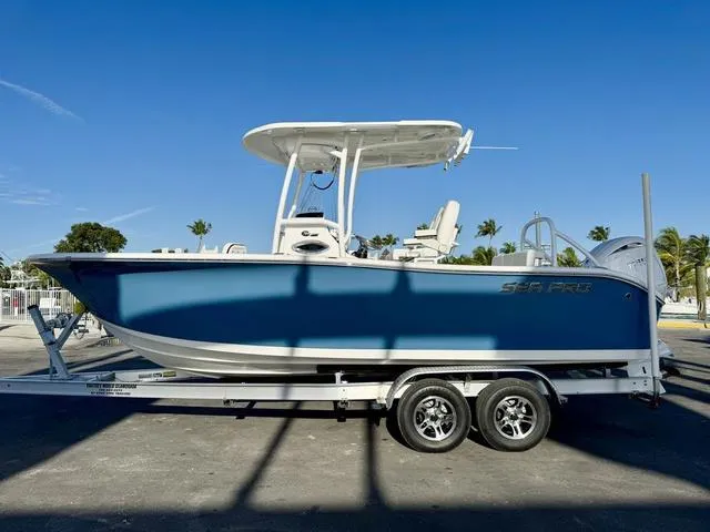 Slide: The Image of Sea Pro 222 Center Console 222CC 222 CC 2025 - 3
