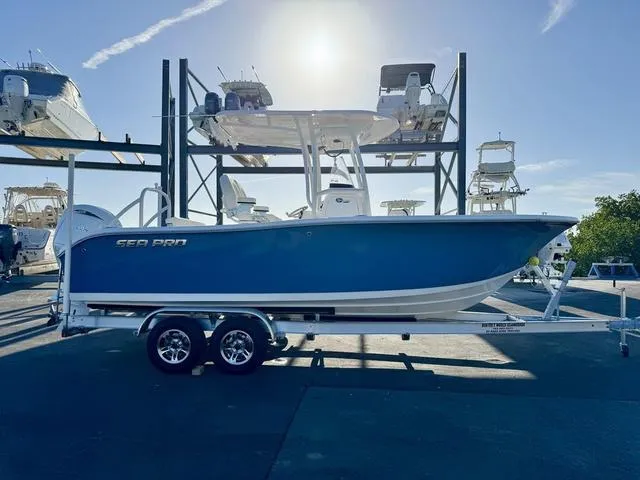 Slide: The Image of Sea Pro 222 Center Console 222CC 222 CC 2025 - 6