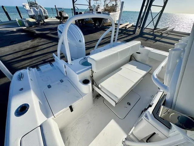 Slide: The Image of Sea Pro 222 Center Console 222CC 222 CC 2025 - 7