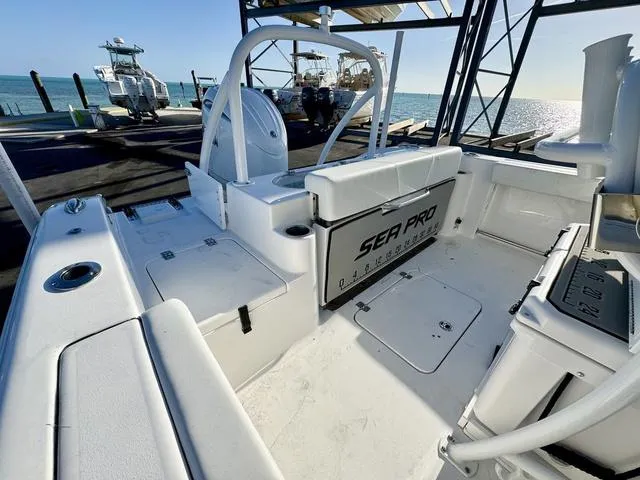 Slide: The Image of Sea Pro 222 Center Console 222CC 222 CC 2025 - 8