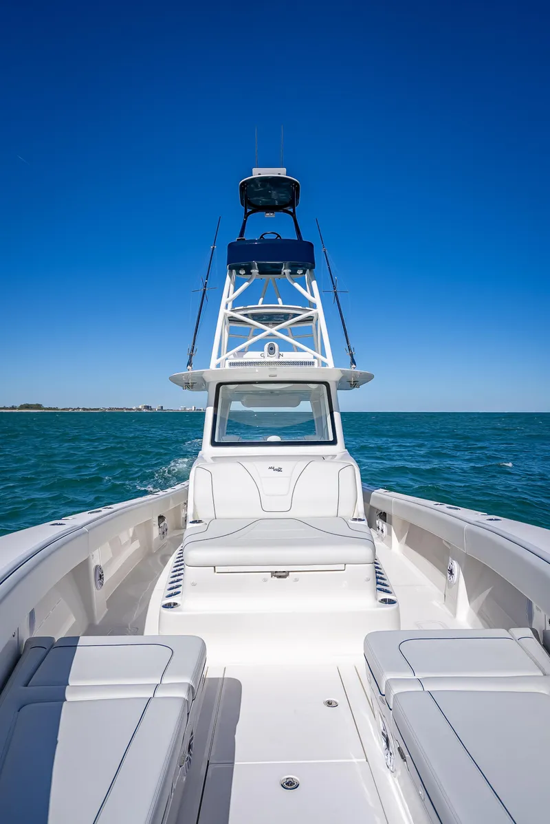 Slide: The Image of SeaVee 420Z 2024 - 10