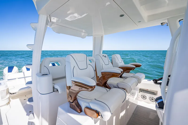 Slide: The Image of SeaVee 420Z 2024 - 8