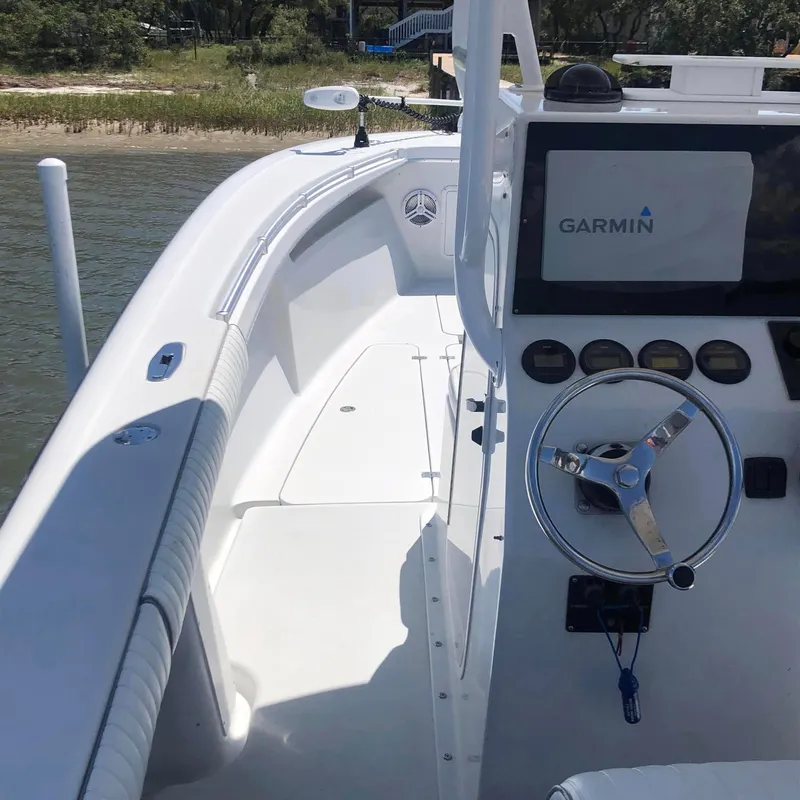 Slide: The Image of 2001 Yellowfin 31 boat interior with Garmin navigation system and steering wheel. - 4
